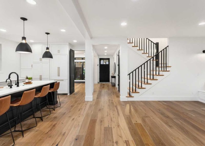 LAMINATE FLOORING